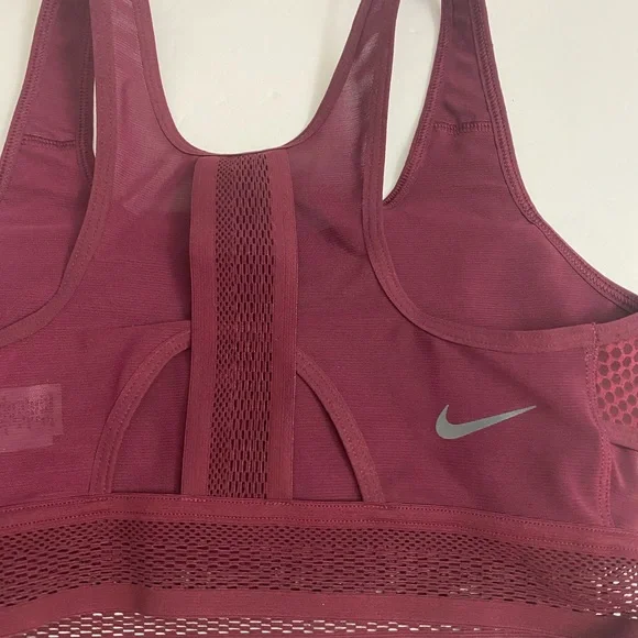 Nike Swoosh Ultrabreathe Sports Bra - Picture 6 of 6